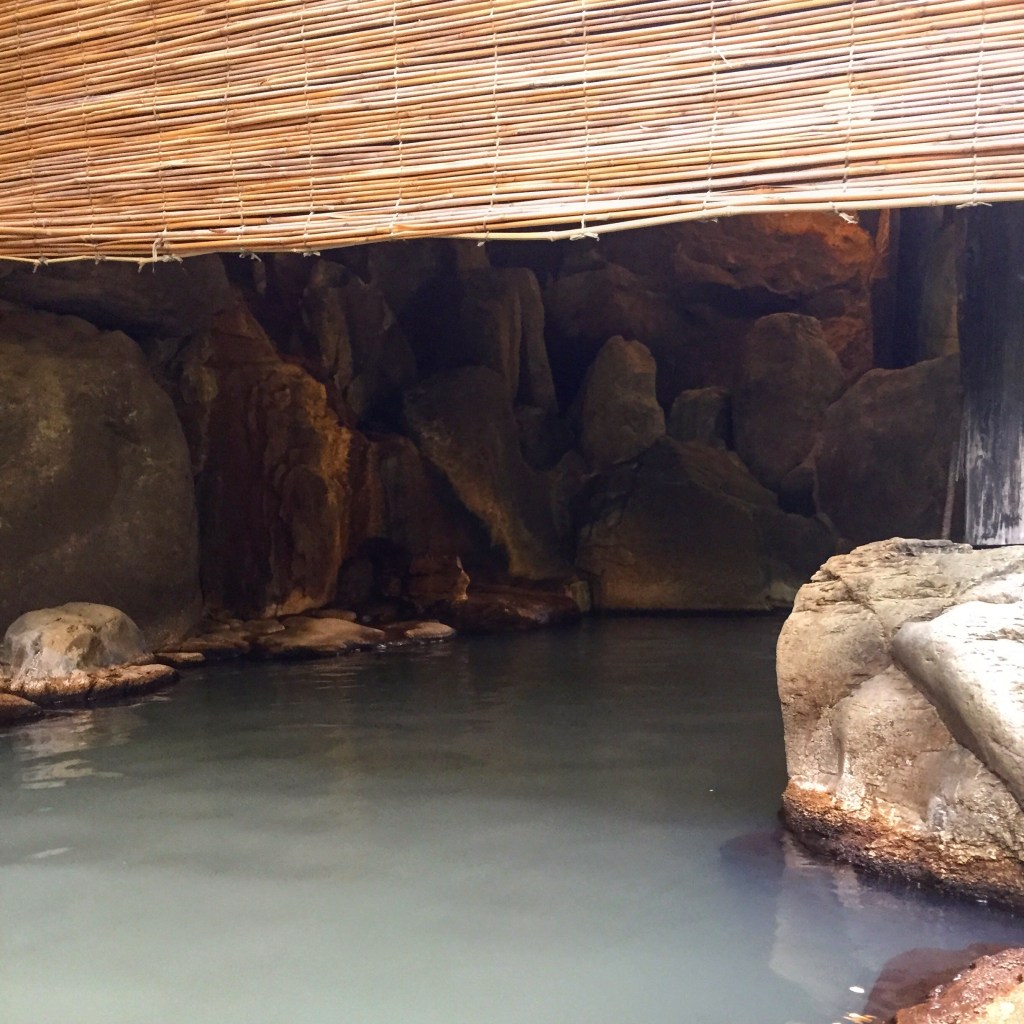 The Kurokawaso onsen milky bath, Japan. Experiencing the traditional Japanese spa.