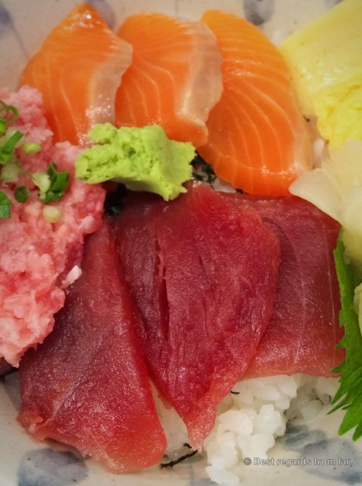 Ultra fresh sushis at the Tsukiji market, Tokyo, Japan.