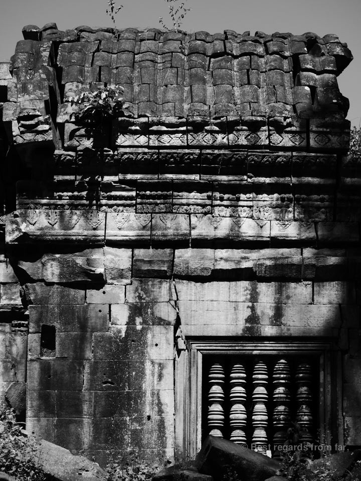 Black and white photogaph of a temple with a stone roof.