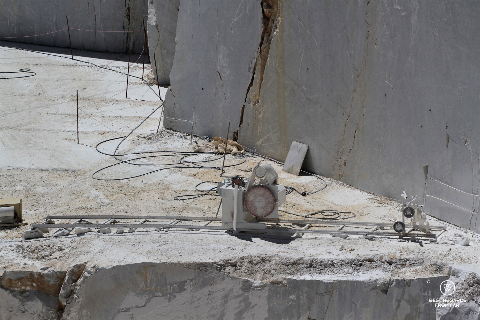 Diamond saw in the marble quarry