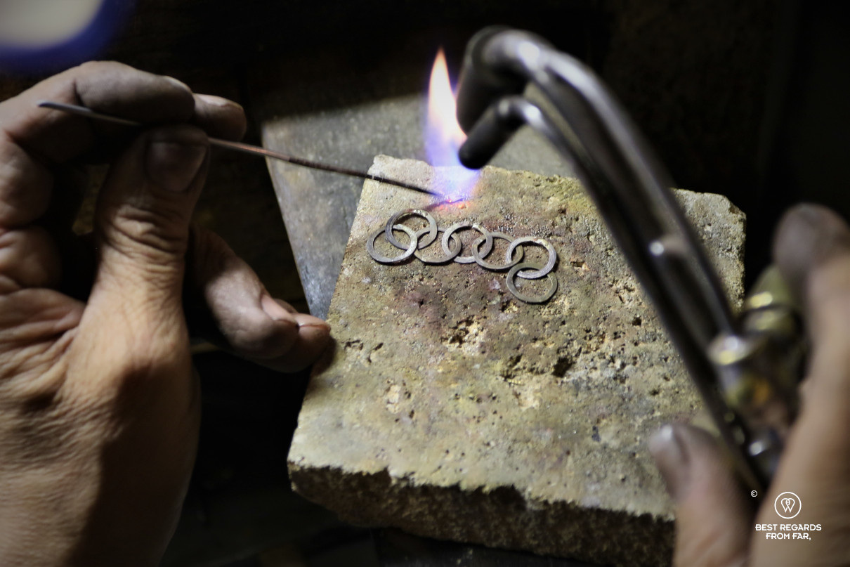 The crafts of Florence: making a piece of jewellery by the goldsmith Nerdi.
