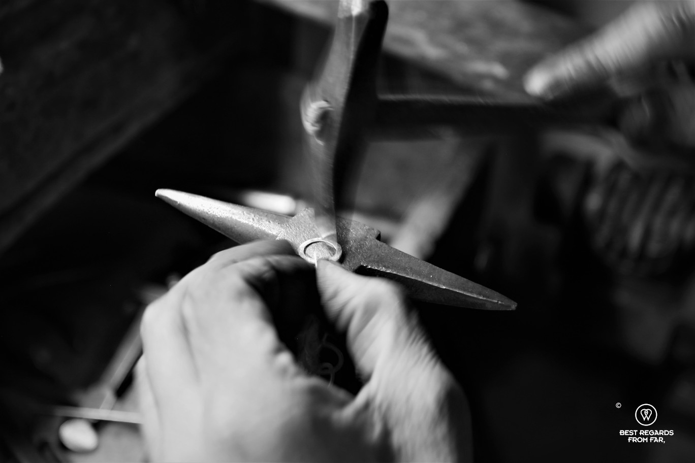 The crafts of Florence: making a piece of jewellery by the goldsmith Nerdi.