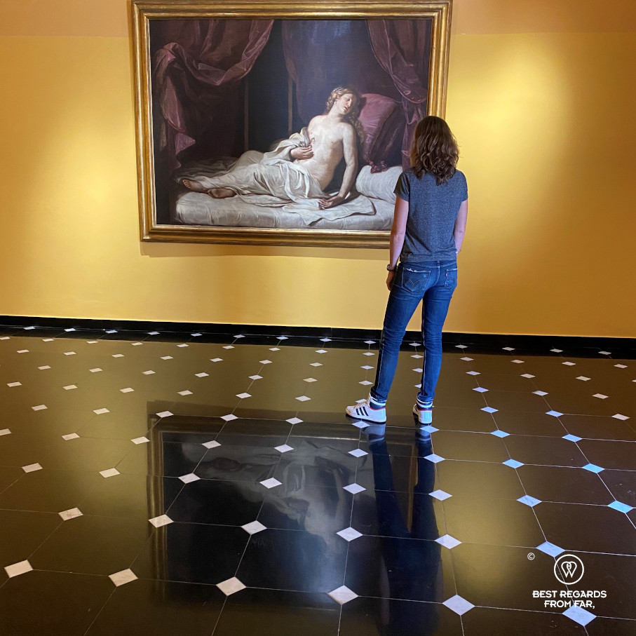 A person taking in The Death Cleopatra by Giovan Francesco Barnieri in the Palazzo Bianco, Genoa