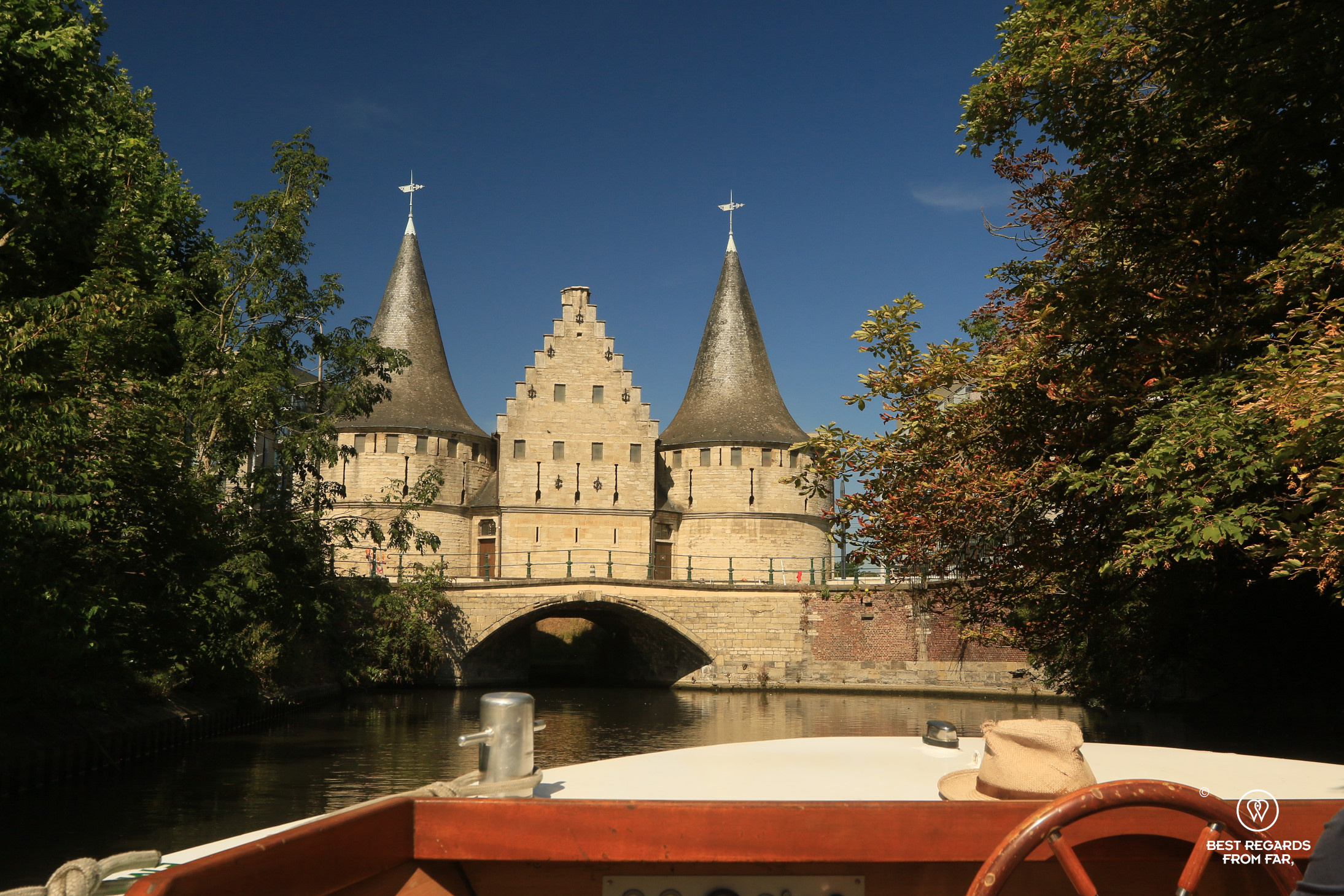 The rabot on the waterway leading to the canal connecting Bruges to Ghent