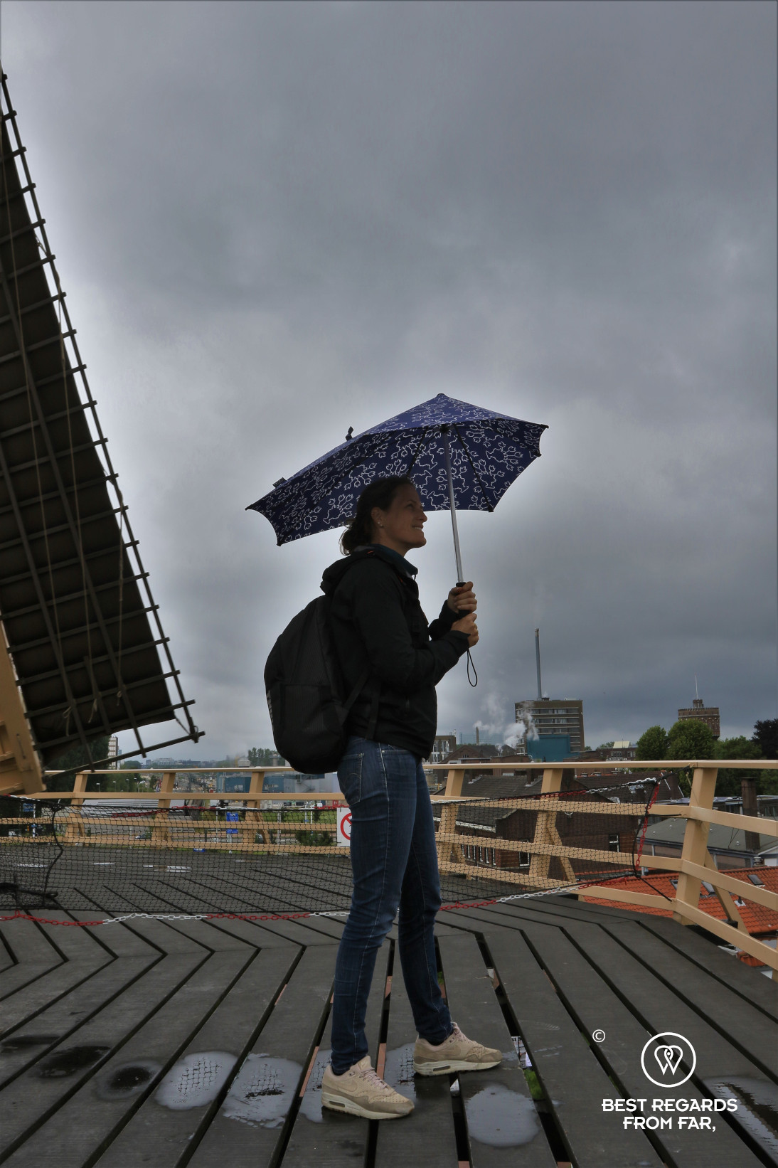 Testing the senz° windproof umbrella in Delft