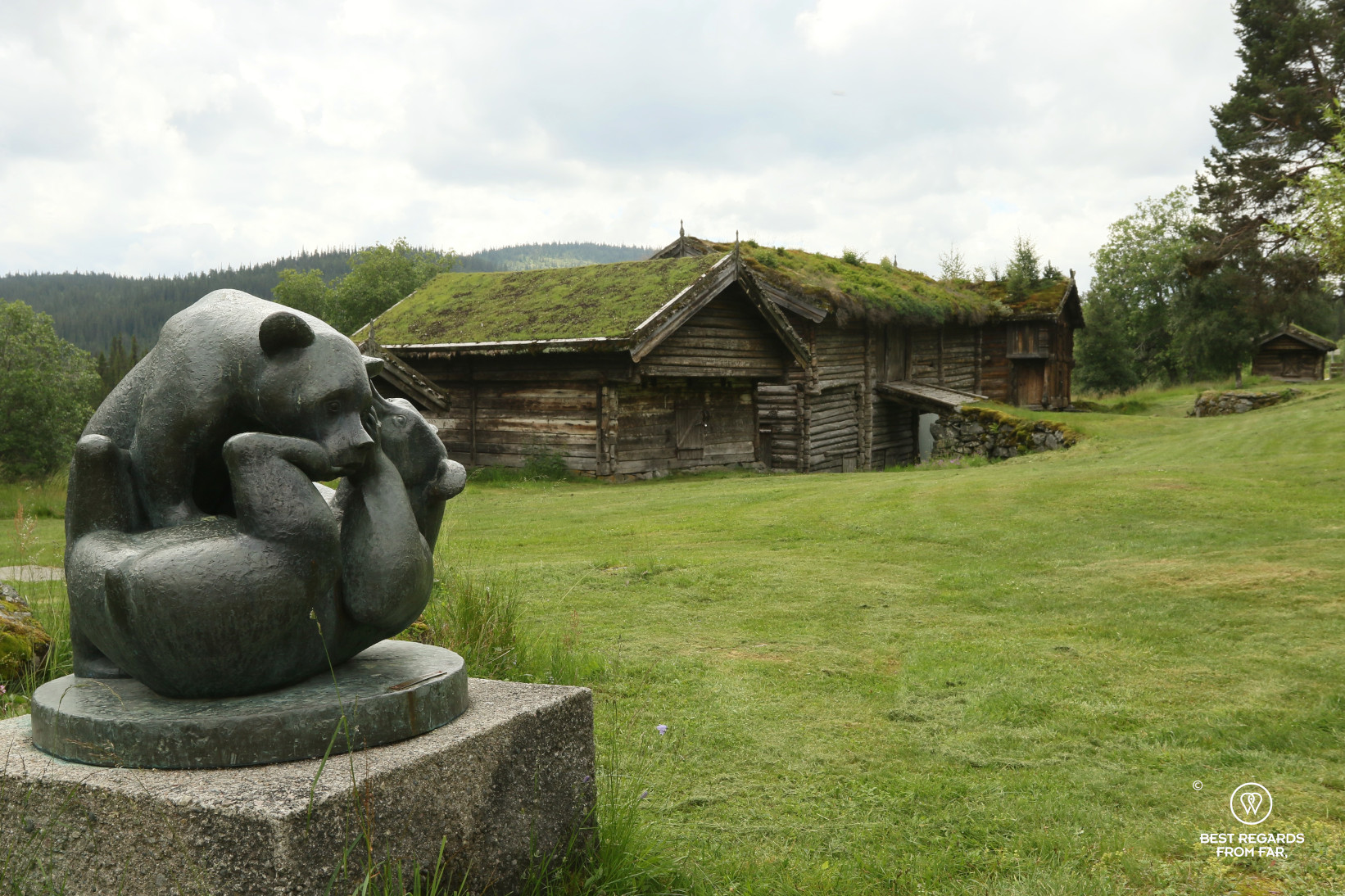 Bear sculpture by Anne Grimdalen with the farm in the background at Grimdalstunet