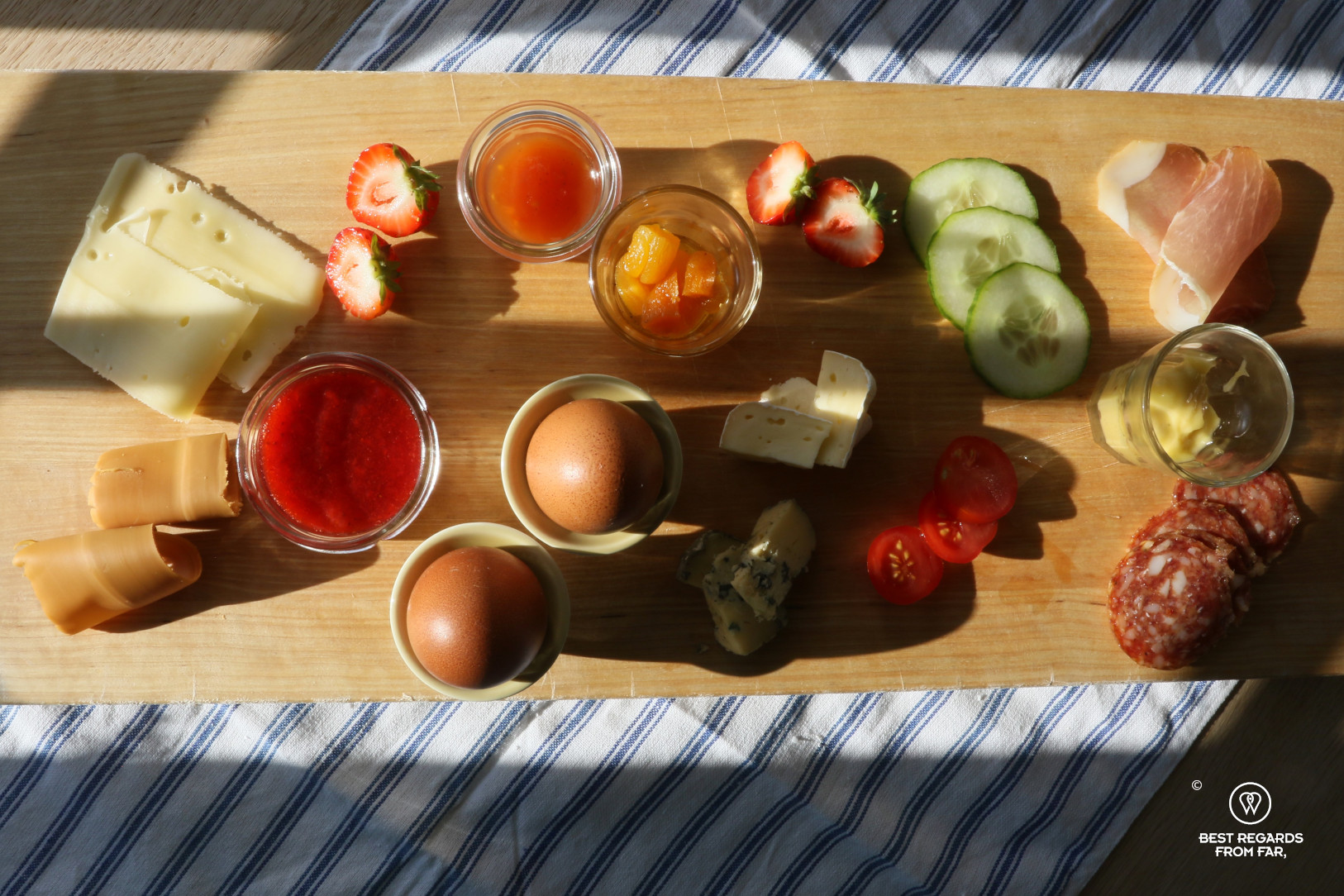Farm products on a plank for breakfast at Husfrua farm hotel