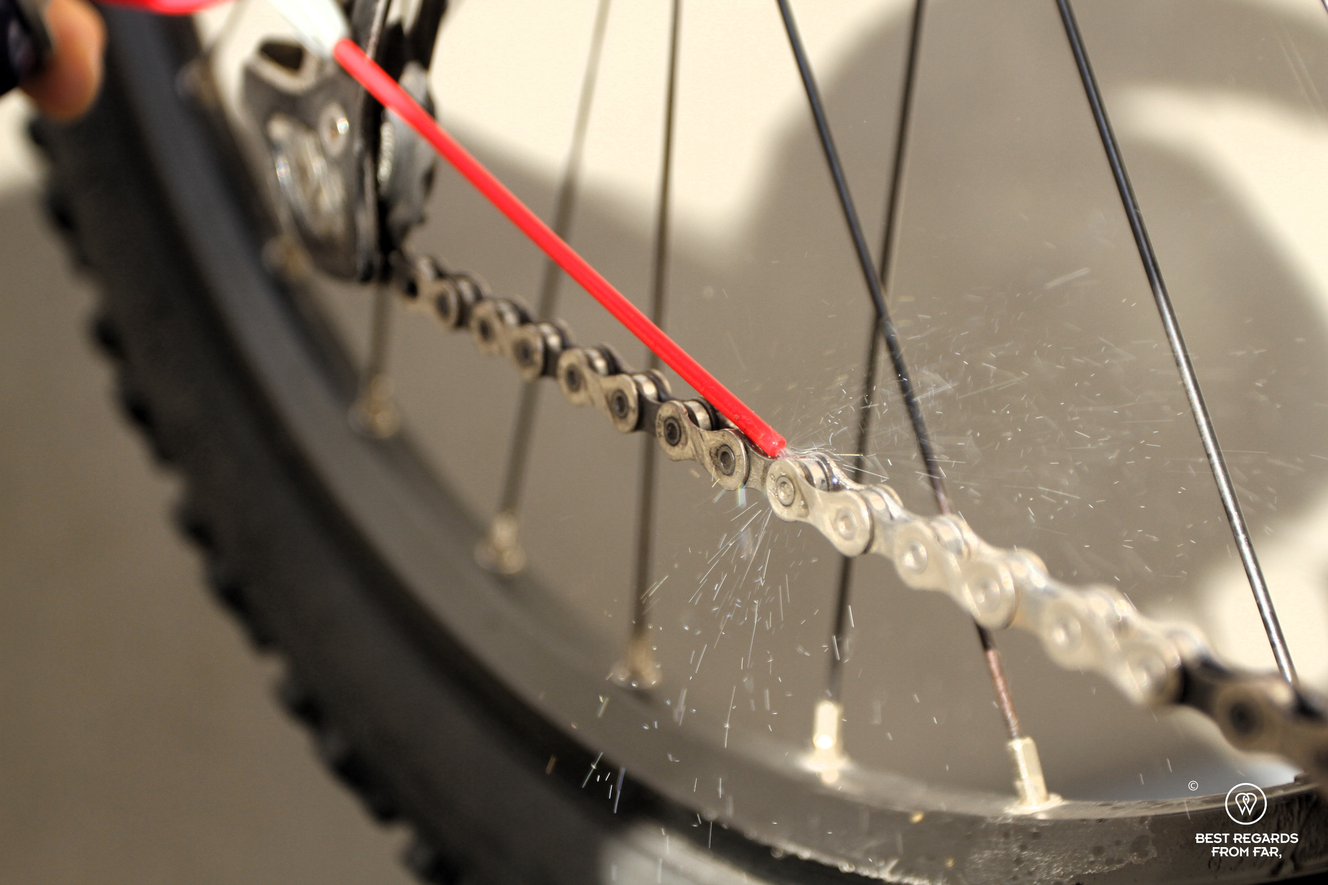 Oiling a mountain bike chain