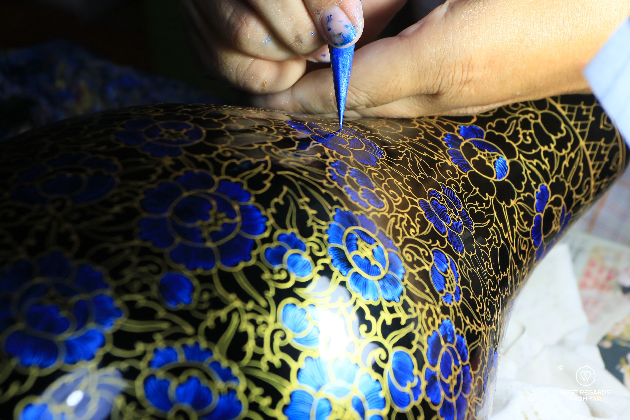 Painting lacquerware by hand.