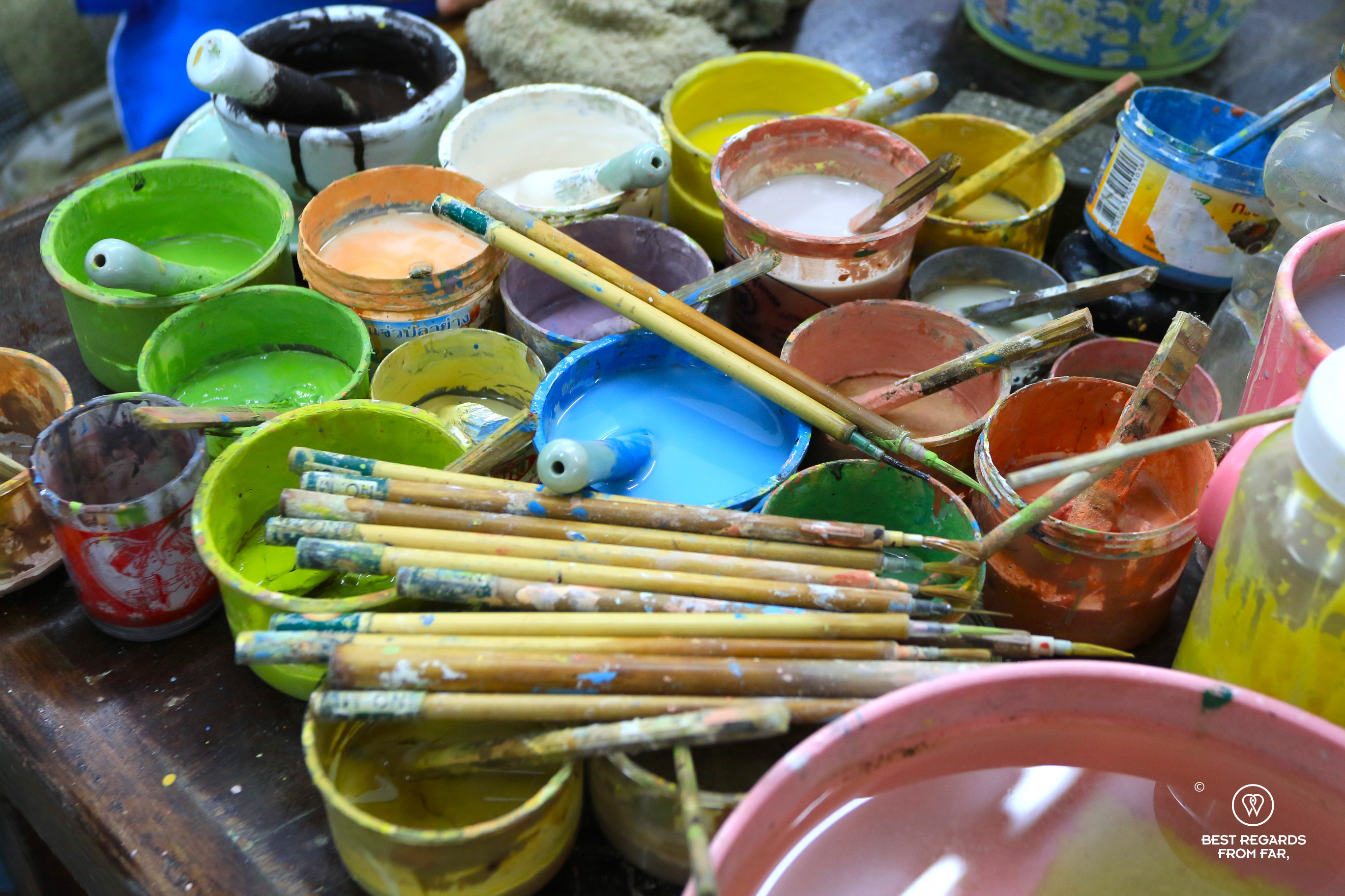 Colors to hand-paint celadon ceramics.