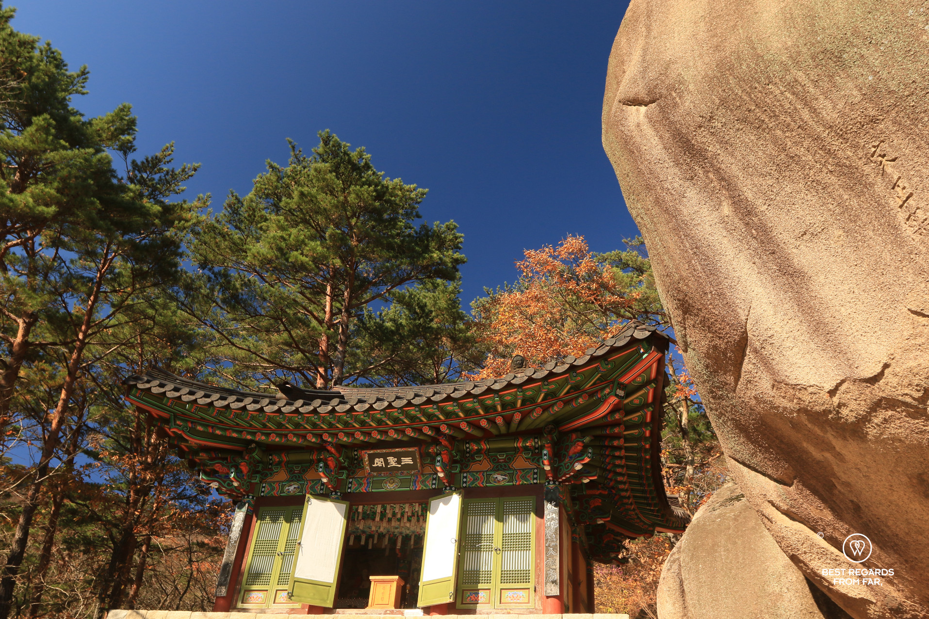 Gyejoam buddhist temple along the Ulsan bawi rock hike in Seoraksan NP.