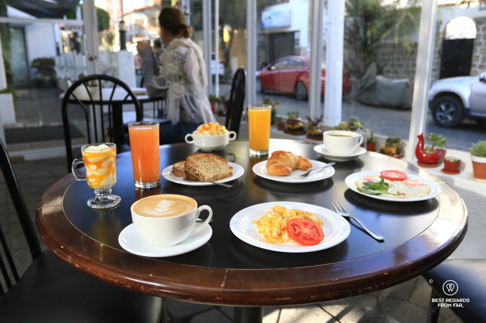 English Breakfast at Casa Fusion Hotel Boutique in La Paz.