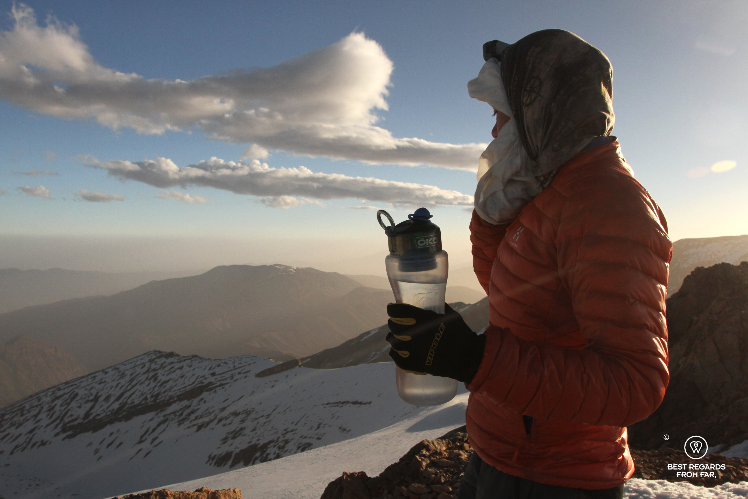 A water break with ÖKO water filter while mountaineering M'Goun.