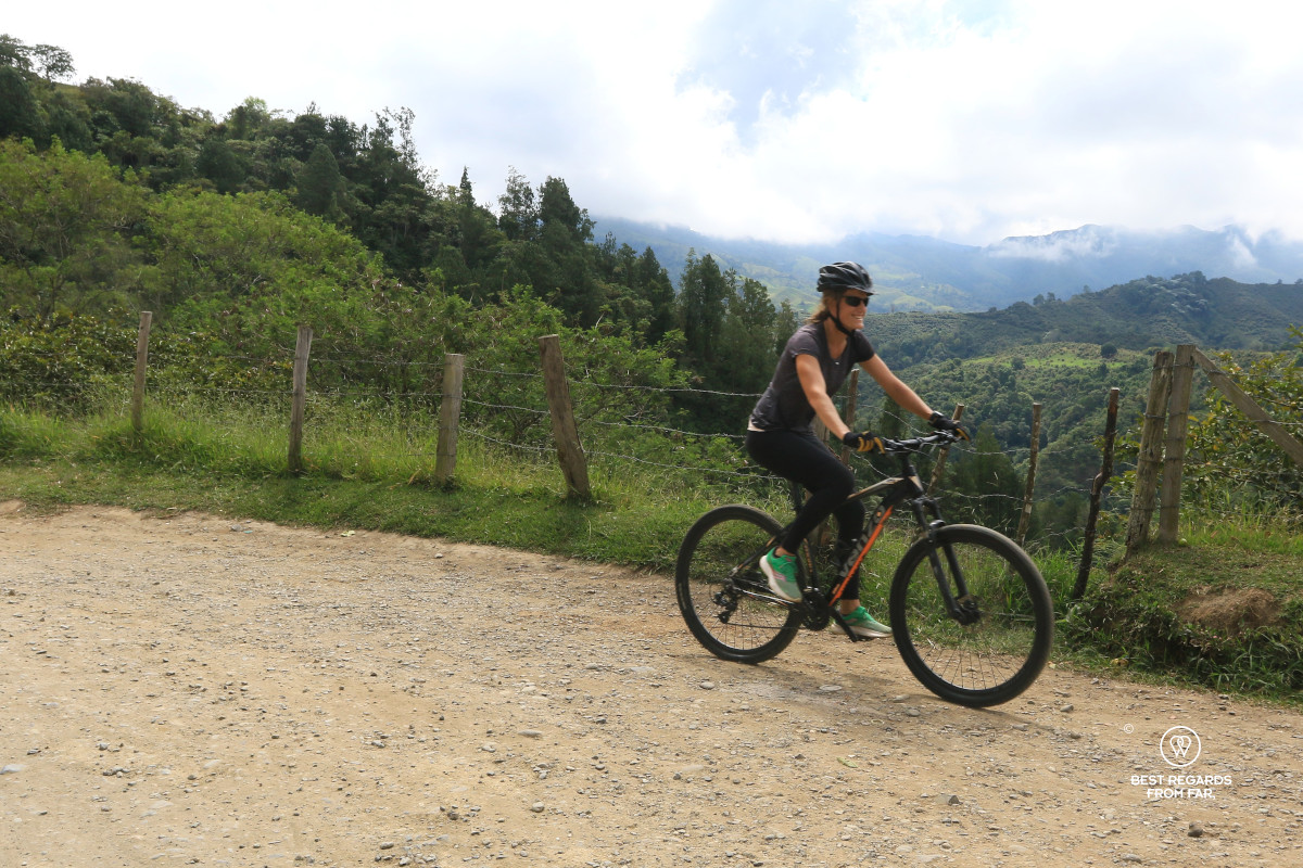 Author Marcella van Alphen mountain biking on a dirt road around Salento in Colombia.