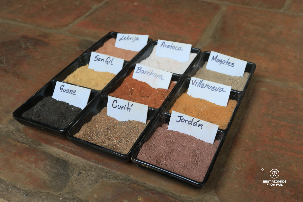 Sands of different colors for an earth workshops in Barichara.