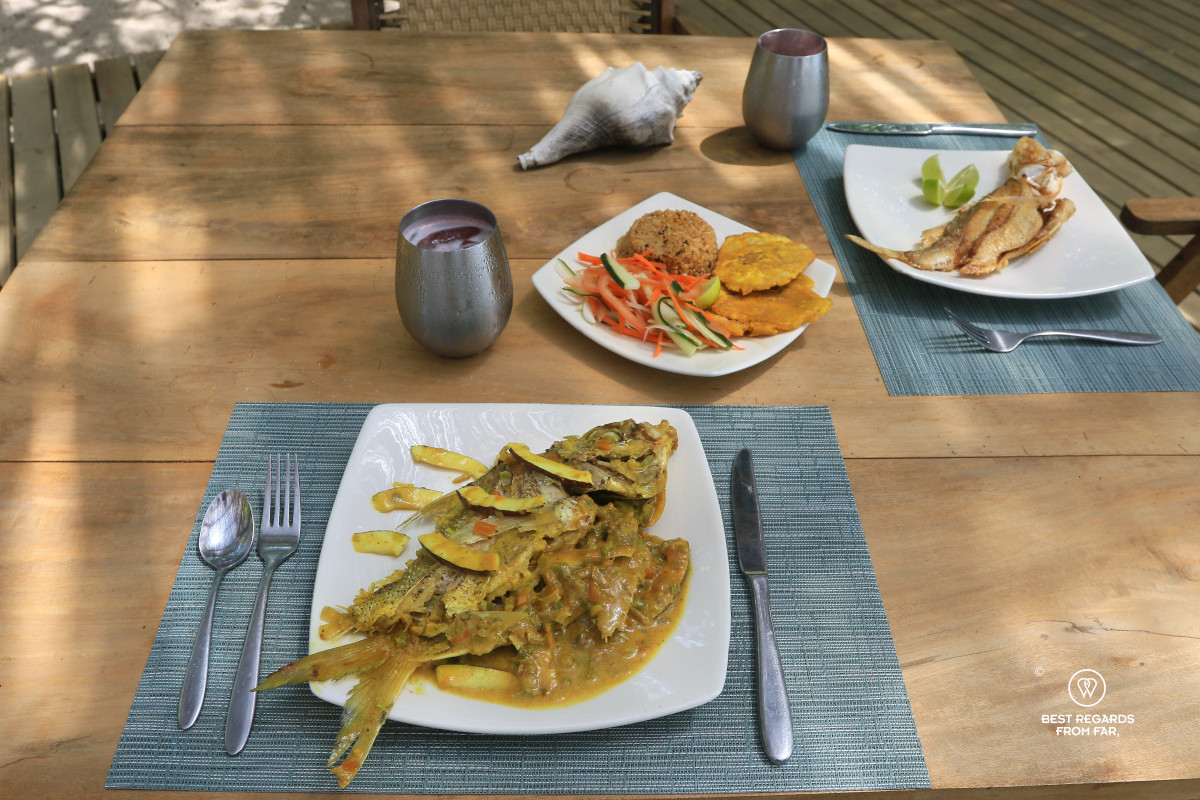 Fish with coconut milk and fried fish on a wooden table.