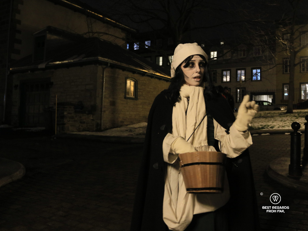 Actress playing hte ghost during a ghost tour of Quebec City by night.