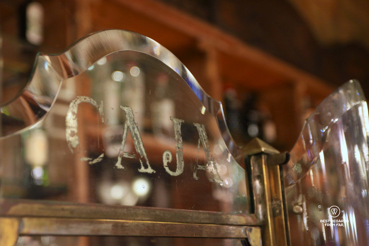 Caja, written in an Art Nouveau glass.